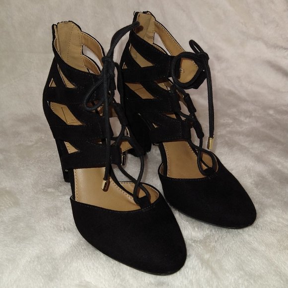 14th & Union Velvet Strap Pump - Picture 3 of 9